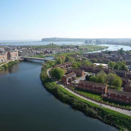 Century Wharf Apartments By Urban Space Cardiff Exteriör bild