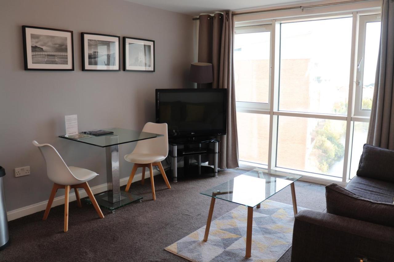 Century Wharf Apartments By Urban Space Cardiff Exteriör bild