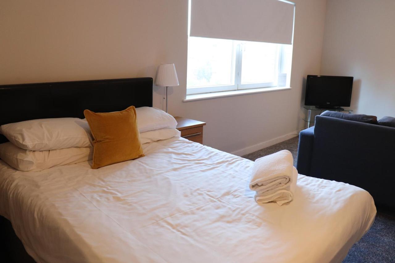 Century Wharf Apartments By Urban Space Cardiff Exteriör bild