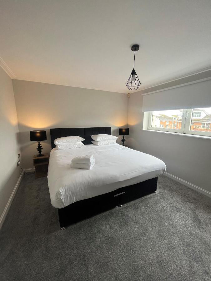 Century Wharf Apartments By Urban Space Cardiff Exteriör bild