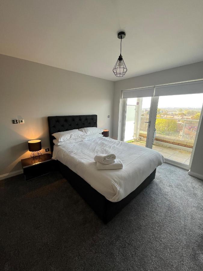 Century Wharf Apartments By Urban Space Cardiff Exteriör bild