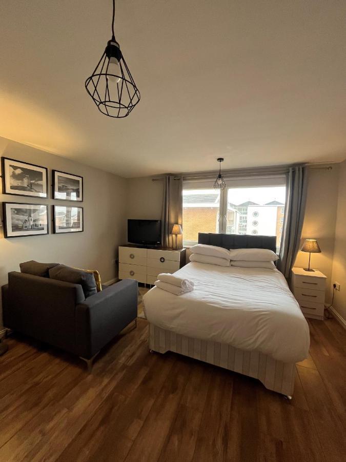 Century Wharf Apartments By Urban Space Cardiff Exteriör bild