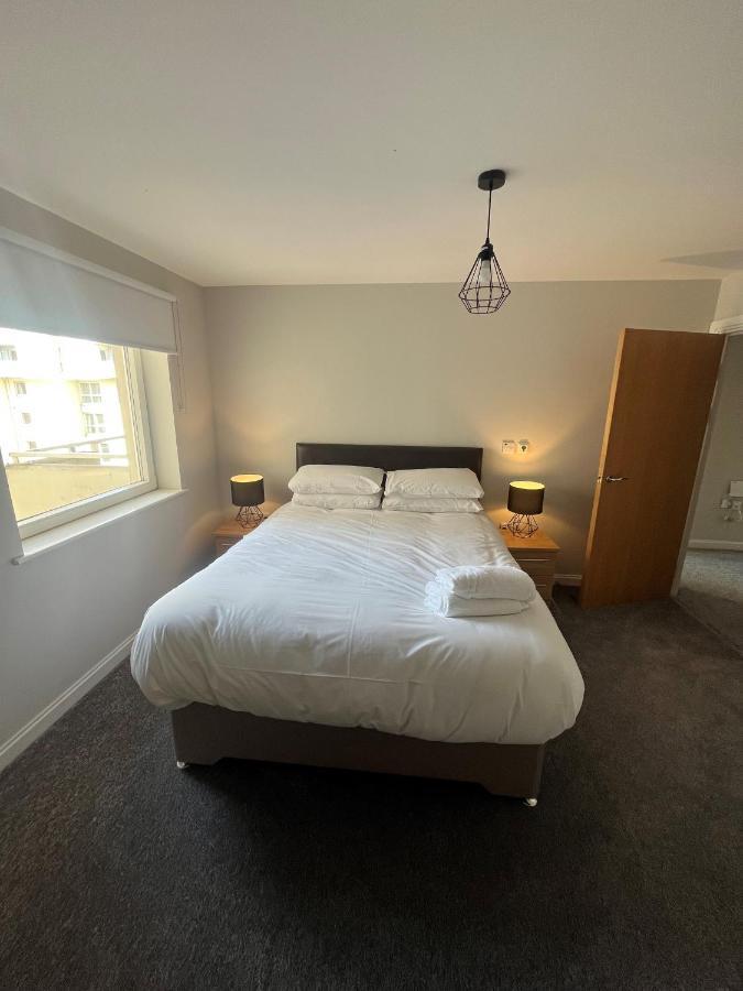 Century Wharf Apartments By Urban Space Cardiff Exteriör bild