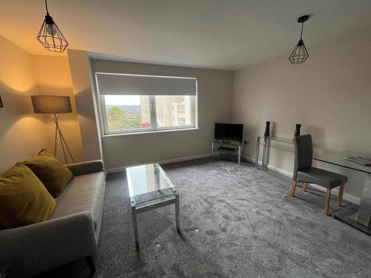 Century Wharf Apartments By Urban Space Cardiff Exteriör bild