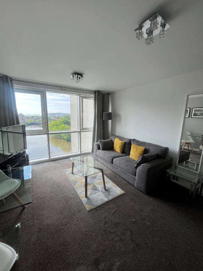 Century Wharf Apartments By Urban Space Cardiff Exteriör bild