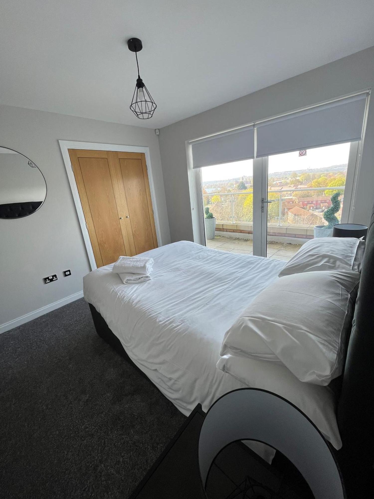 Century Wharf Apartments By Urban Space Cardiff Exteriör bild