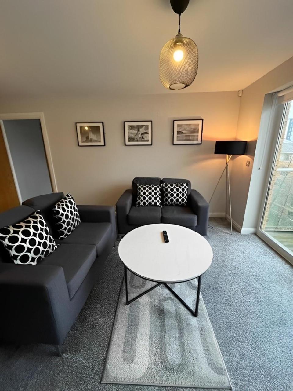 Century Wharf Apartments By Urban Space Cardiff Exteriör bild